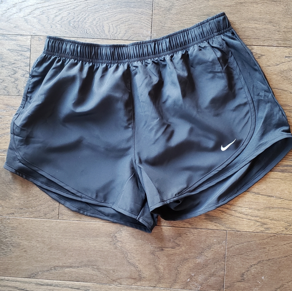 Nike running shorts L